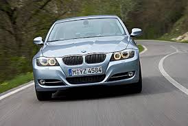 Kompletny przewodnik po wymianie przelotki wiązki przewodów w pokrywie bagażnika BMW (część nr 61136